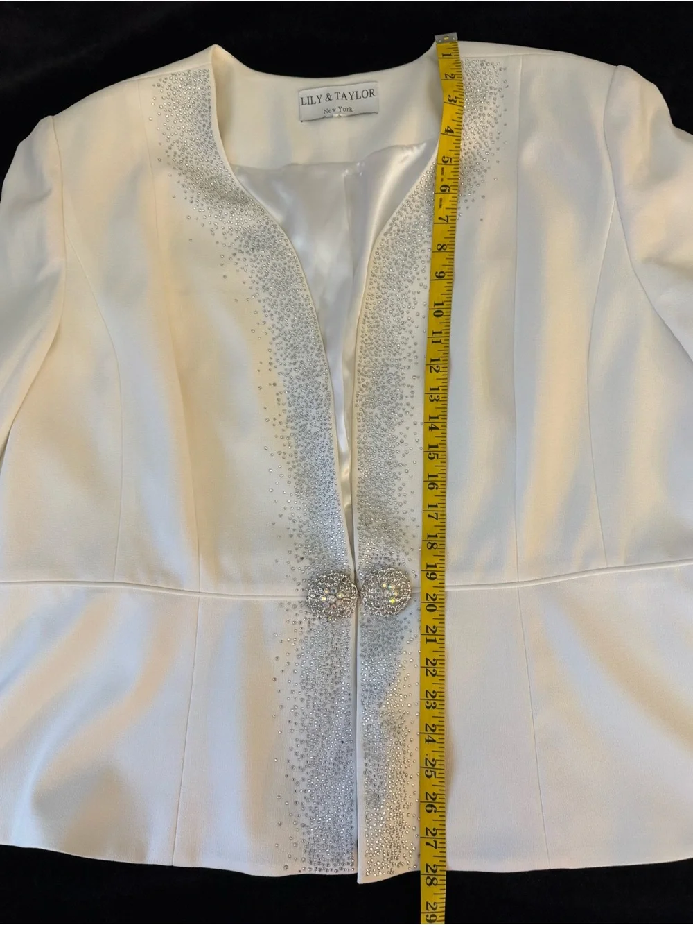 Lily & Taylor White Studded Lined Hook & Eye Short Jacket Long Sleeve Size 22